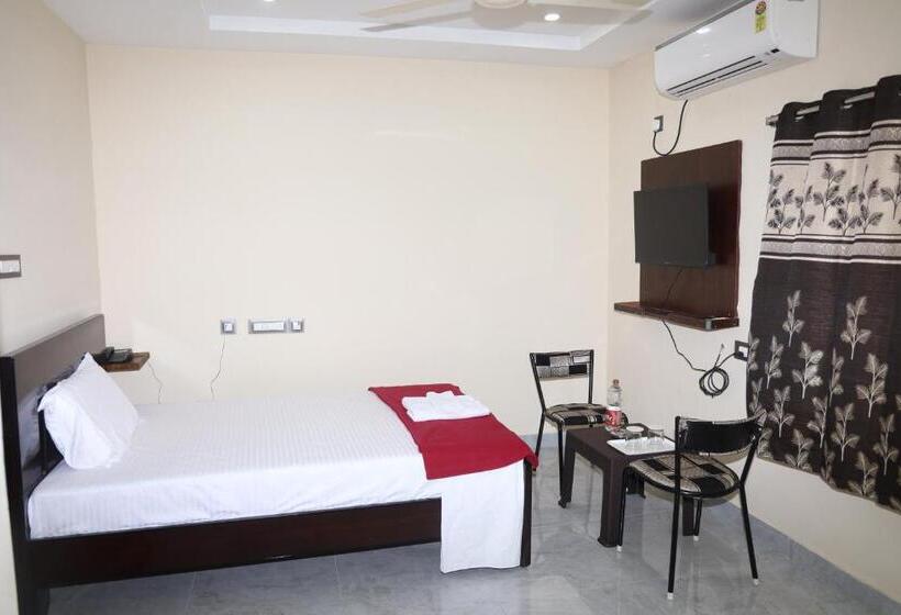 فندق Anand Grand And Lodge