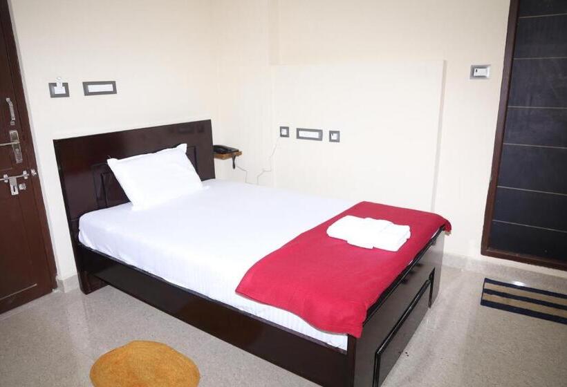 فندق Anand Grand And Lodge