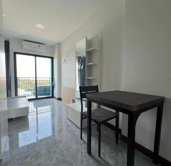 בית מלון כפרי Arunsakhon Luxury Condo