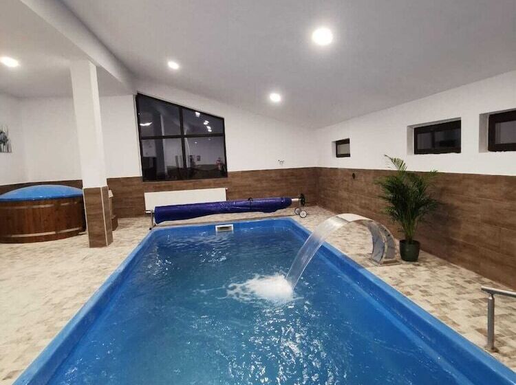 ホテル Cerbul Chalét Accommodation & Wellness