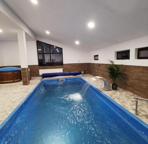 ホテル Cerbul Chalét Accommodation & Wellness