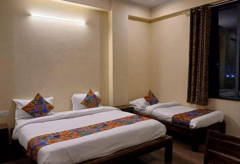 Отель Fabexpress Golden Manor Inn