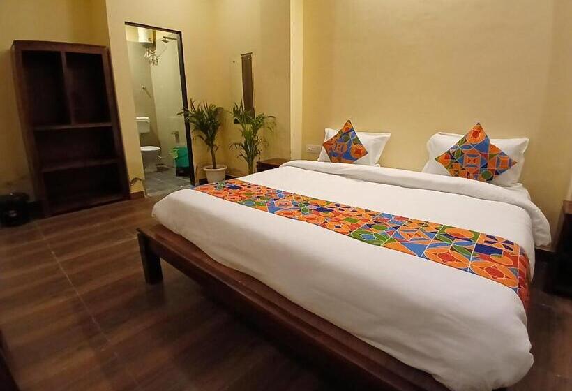 Отель Fabexpress Golden Manor Inn