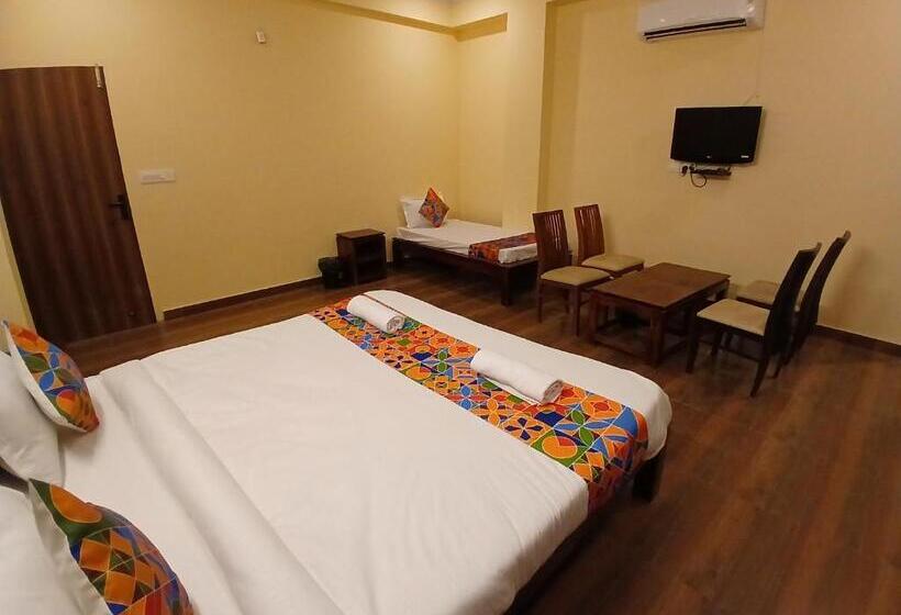 Отель Fabexpress Golden Manor Inn