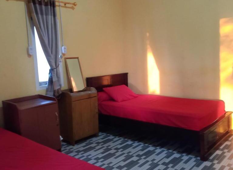 فندق Karang Besi Losmen