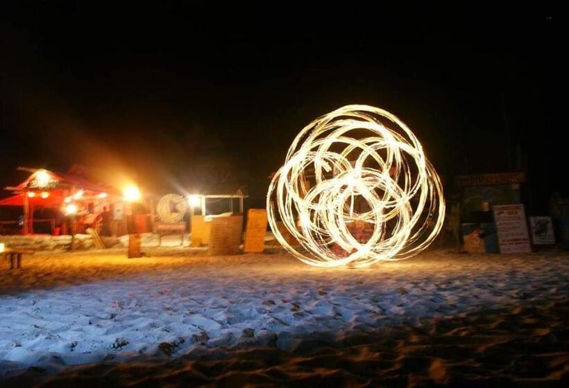 בית מלון כפרי Matahari Chalet Long Beach Perhentian Island