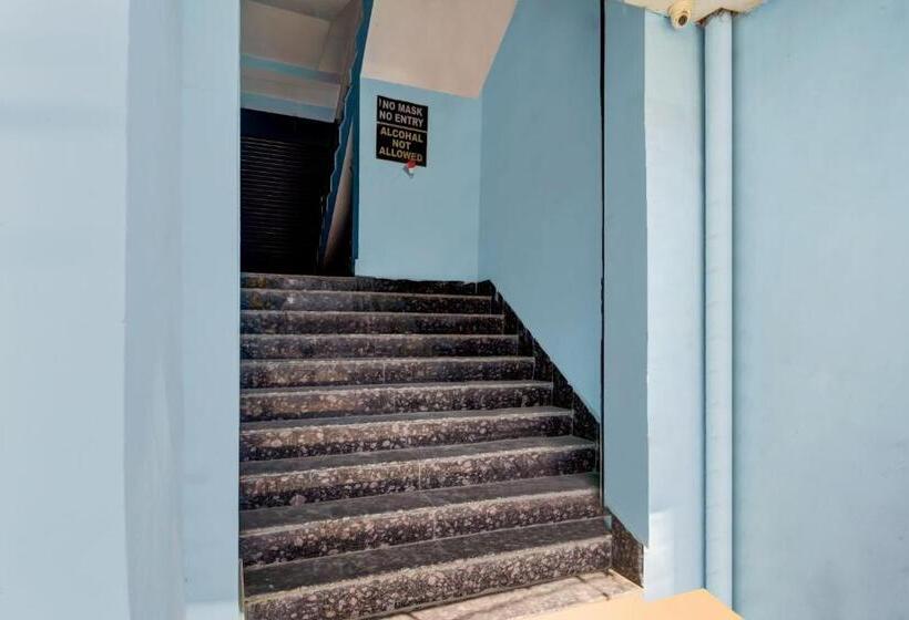 בית מלון כפרי Oyo Gajraj Banquet Hall Guest House