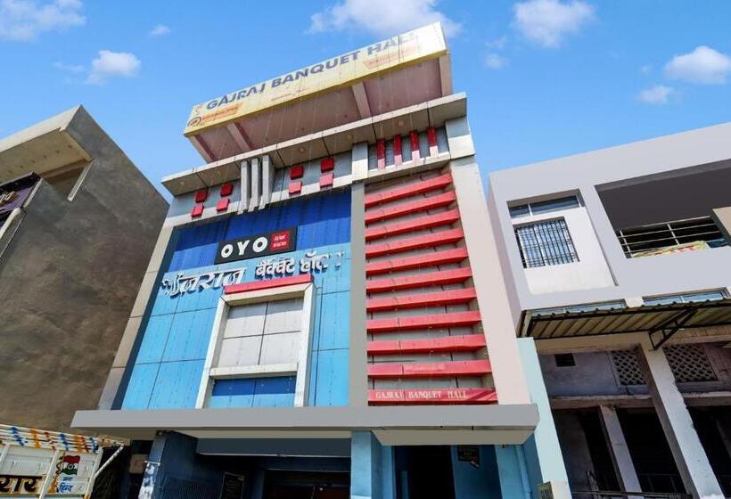 בית מלון כפרי Oyo Gajraj Banquet Hall Guest House