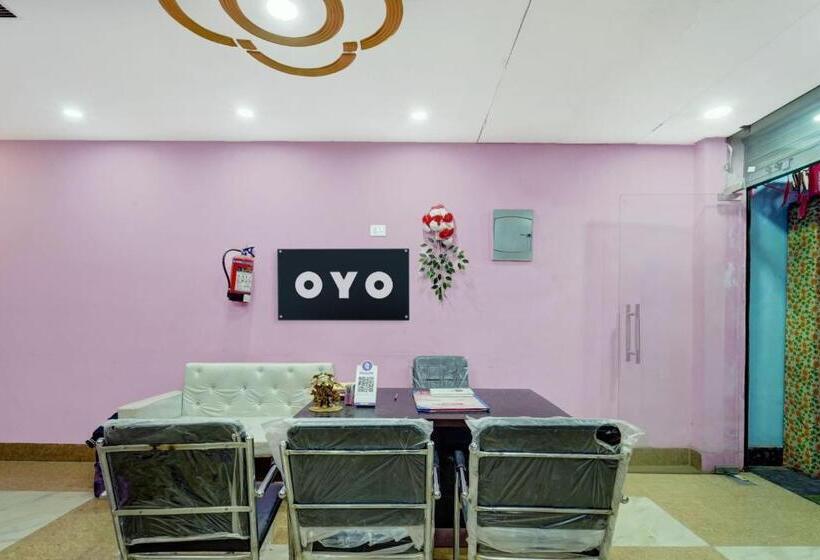 בית מלון כפרי Oyo Gajraj Banquet Hall Guest House