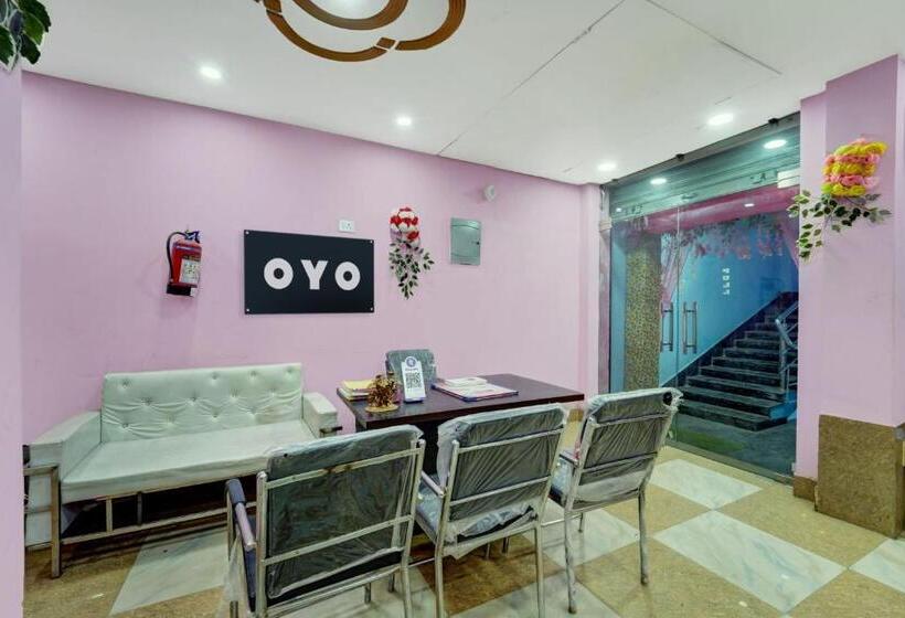 בית מלון כפרי Oyo Gajraj Banquet Hall Guest House
