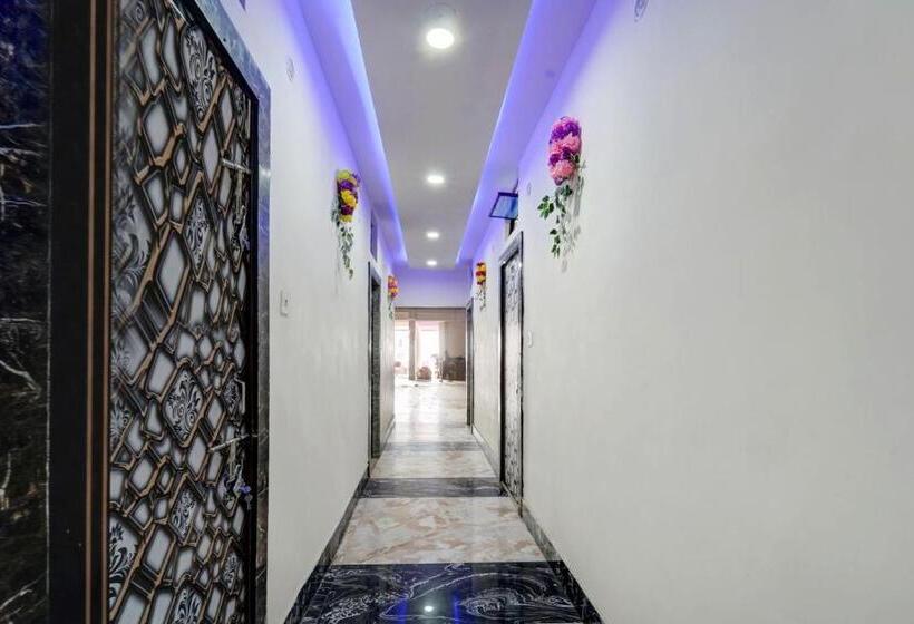 בית מלון כפרי Oyo Gajraj Banquet Hall Guest House