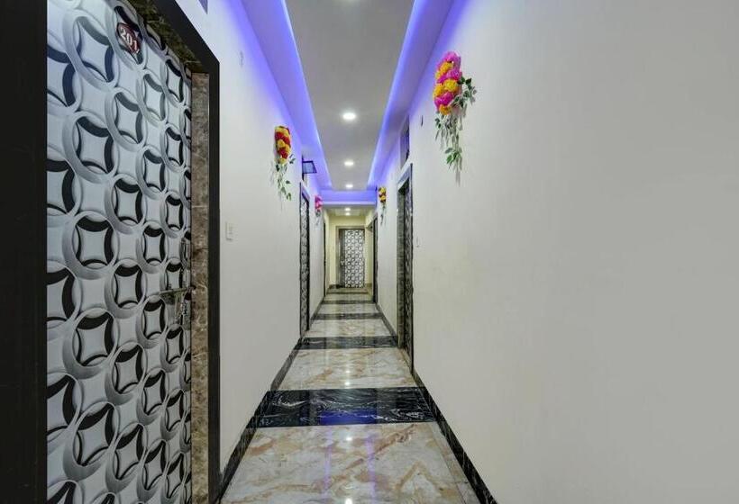 בית מלון כפרי Oyo Gajraj Banquet Hall Guest House