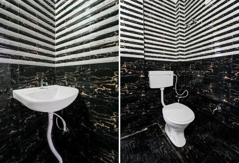 בית מלון כפרי Oyo Gajraj Banquet Hall Guest House