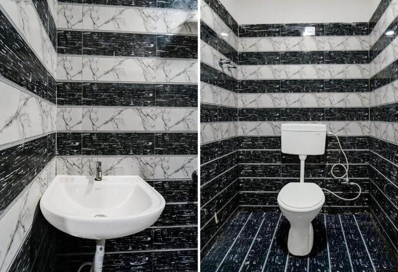 בית מלון כפרי Oyo Gajraj Banquet Hall Guest House