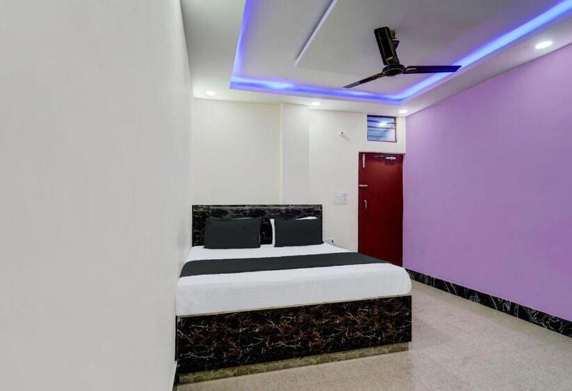 בית מלון כפרי Oyo Gajraj Banquet Hall Guest House