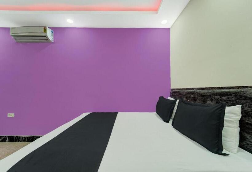 בית מלון כפרי Oyo Gajraj Banquet Hall Guest House