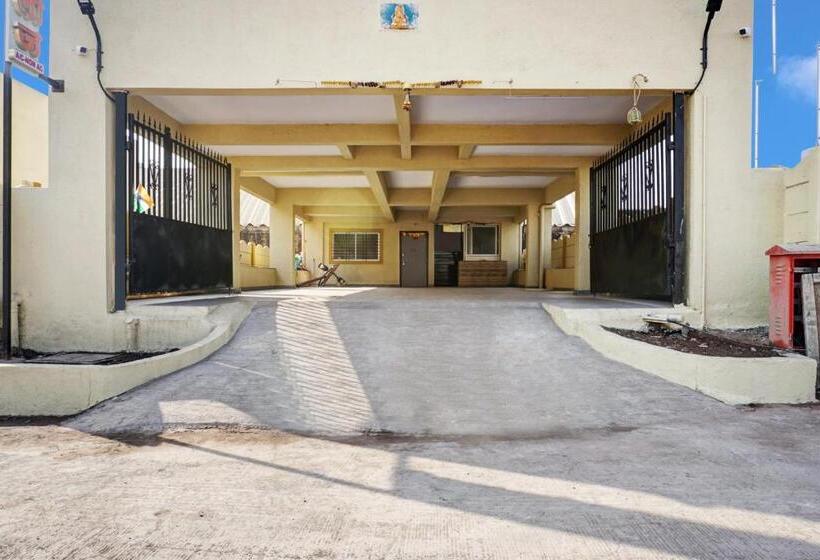 בית מלון כפרי Oyo Om Sai Lodge