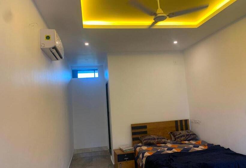 فندق Oyo S N M Rooms