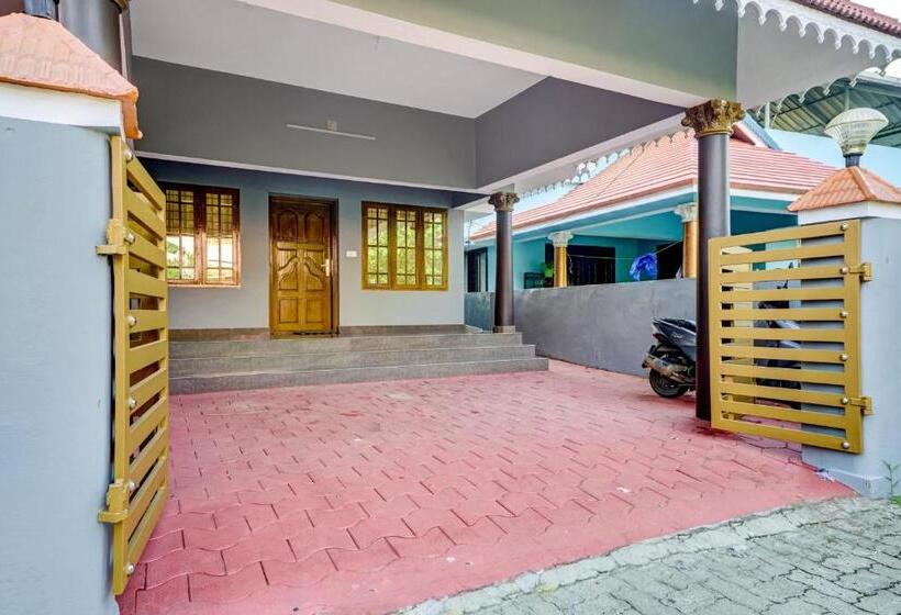 호텔 Oyo Thaikkattukara Residency