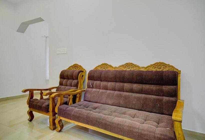 호텔 Oyo Thaikkattukara Residency