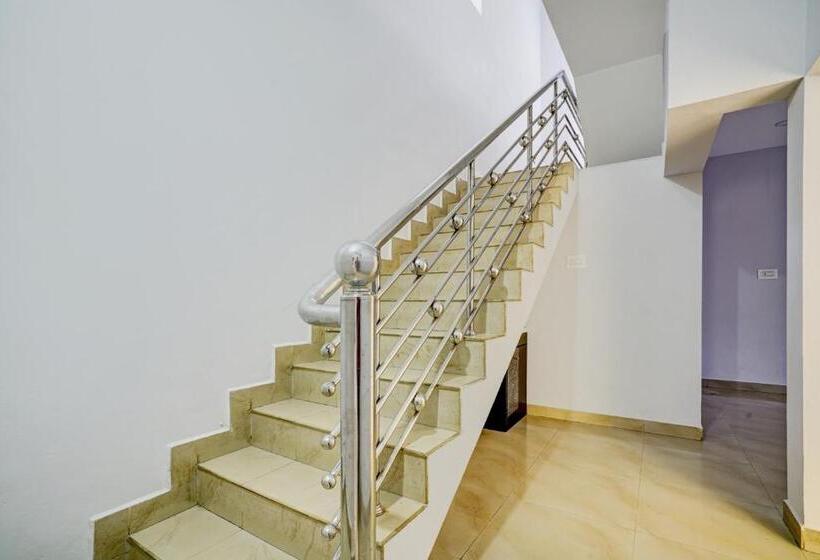 호텔 Oyo Thaikkattukara Residency