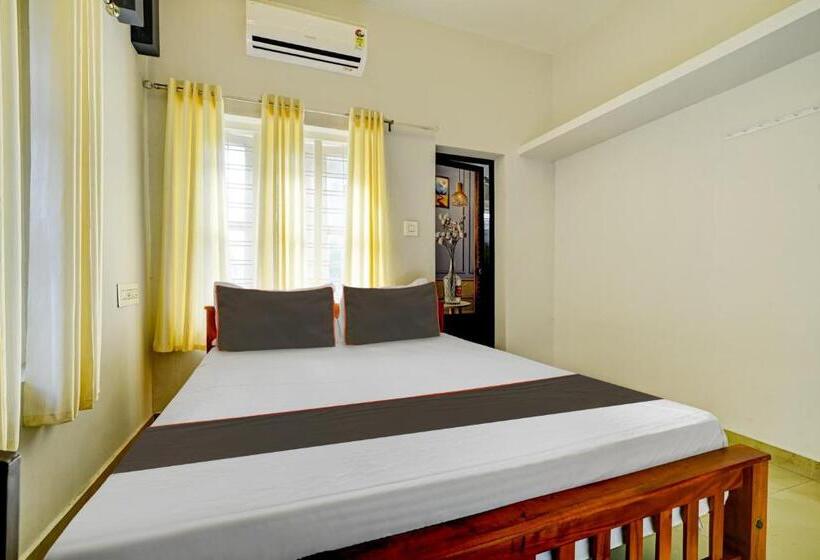 호텔 Oyo Thaikkattukara Residency