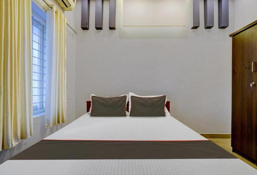 호텔 Oyo Thaikkattukara Residency