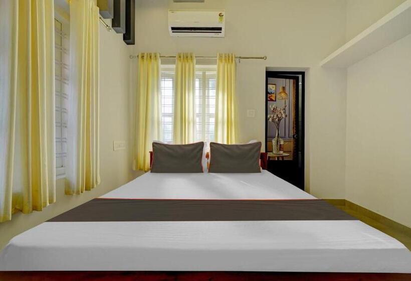 호텔 Oyo Thaikkattukara Residency