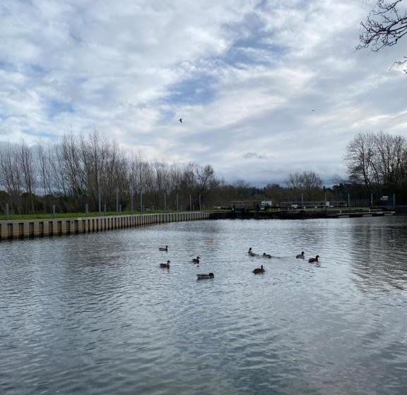 בית מלון כפרי Pershore Rooms At The Star