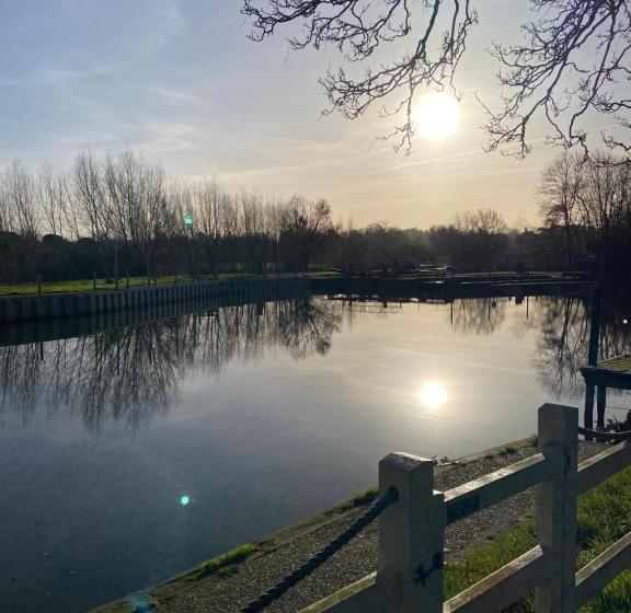 בית מלון כפרי Pershore Rooms At The Star