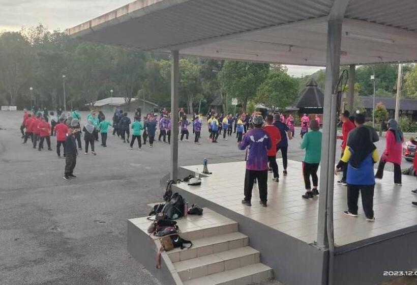 酒店 Putra Sentosa Retreat Camp, Sematan