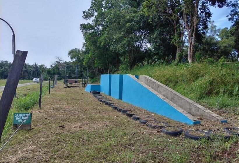 酒店 Putra Sentosa Retreat Camp, Sematan