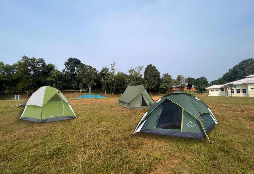 فندق Putra Sentosa Retreat Camp, Sematan