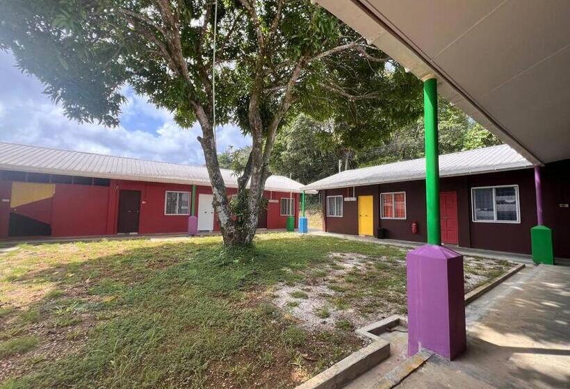 酒店 Putra Sentosa Retreat Camp, Sematan