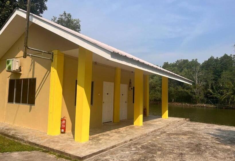 酒店 Putra Sentosa Retreat Camp, Sematan