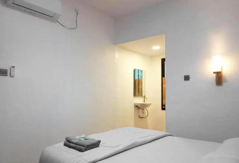 בית מלון כפרי Reddoorz Syariah Near Kbc Batam Centre