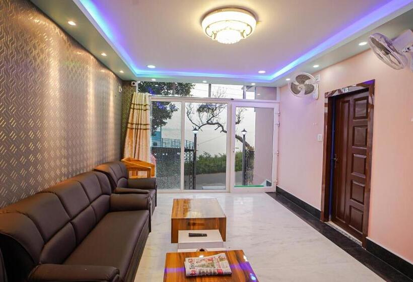 ホテル River Leaf Inn Taki !! Luxurious Rooms With River Facing Private Balconies !!