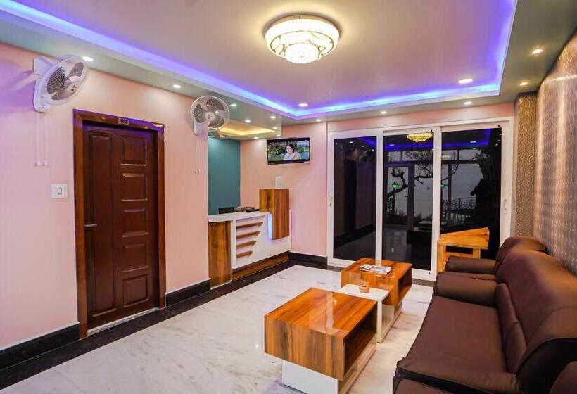 ホテル River Leaf Inn Taki !! Luxurious Rooms With River Facing Private Balconies !!