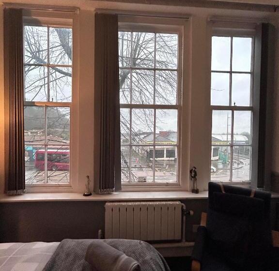 ホテル The Office Bar And Restaurant