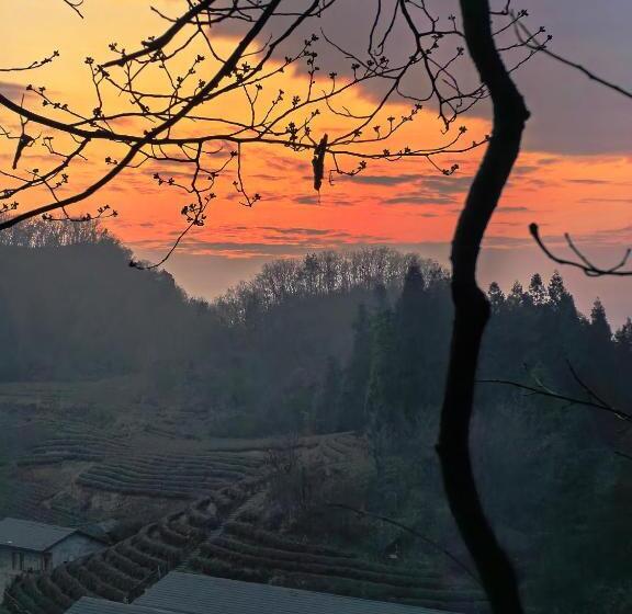 Отель Zhangjiajie Yolo Resort  Within Zhangjiajie National Forest Park