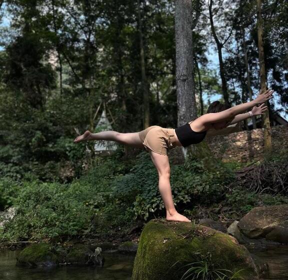 Отель Zhangjiajie Yolo Resort  Within Zhangjiajie National Forest Park