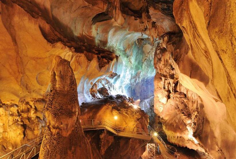 Hs Hotel Siswa Near Utar