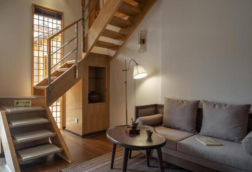 Lijiang Man She   Snow Mountain View Designer B&b