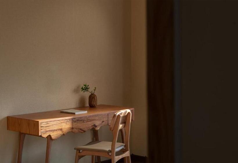 Lijiang Man She   Snow Mountain View Designer B&b