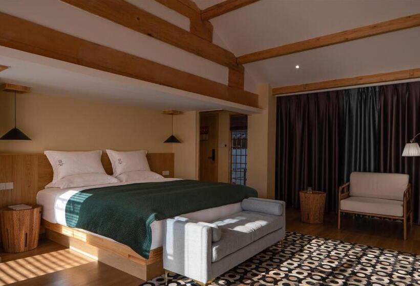 Lijiang Man She   Snow Mountain View Designer B&b