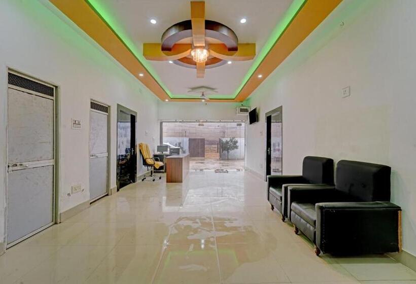 Oyo Flagship Dev Laxmi Palace Hotel & Banquet