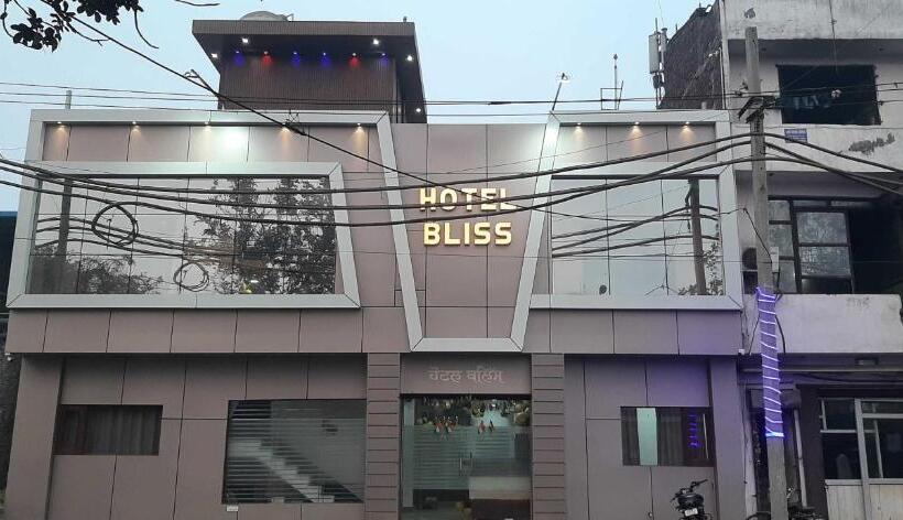 Oyo Hotel Bliss