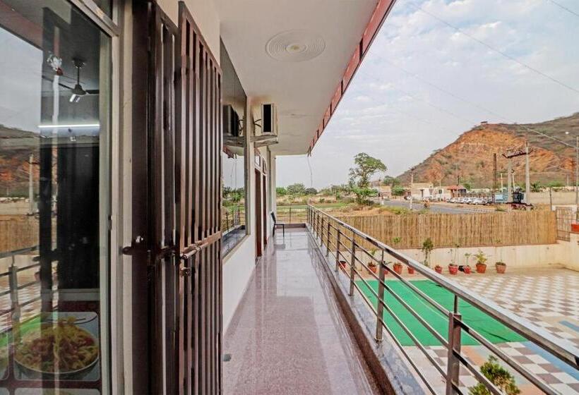 Oyo Hotel Redfly Inn