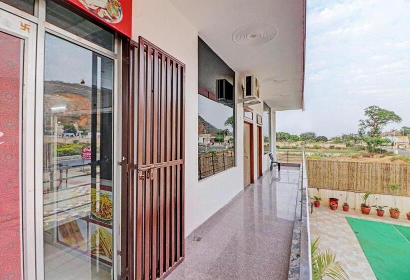 Oyo Hotel Redfly Inn