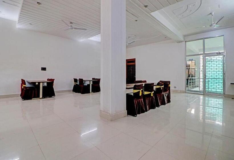 Oyo Hotel Redfly Inn